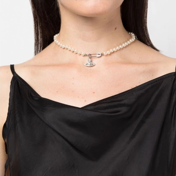 🩶🔹️VIVIENNE WESTWOOD 🔹️Off-White Lucrece Pearl Necklace (Silver Tone) - Picture 7 of 10